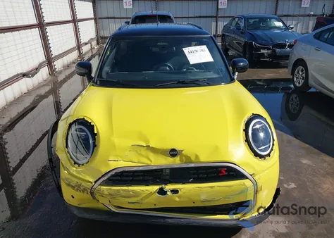 2025 Mini Hardtop Cooper S из США, поврежденный, VIN WMW23GD01S2W30469